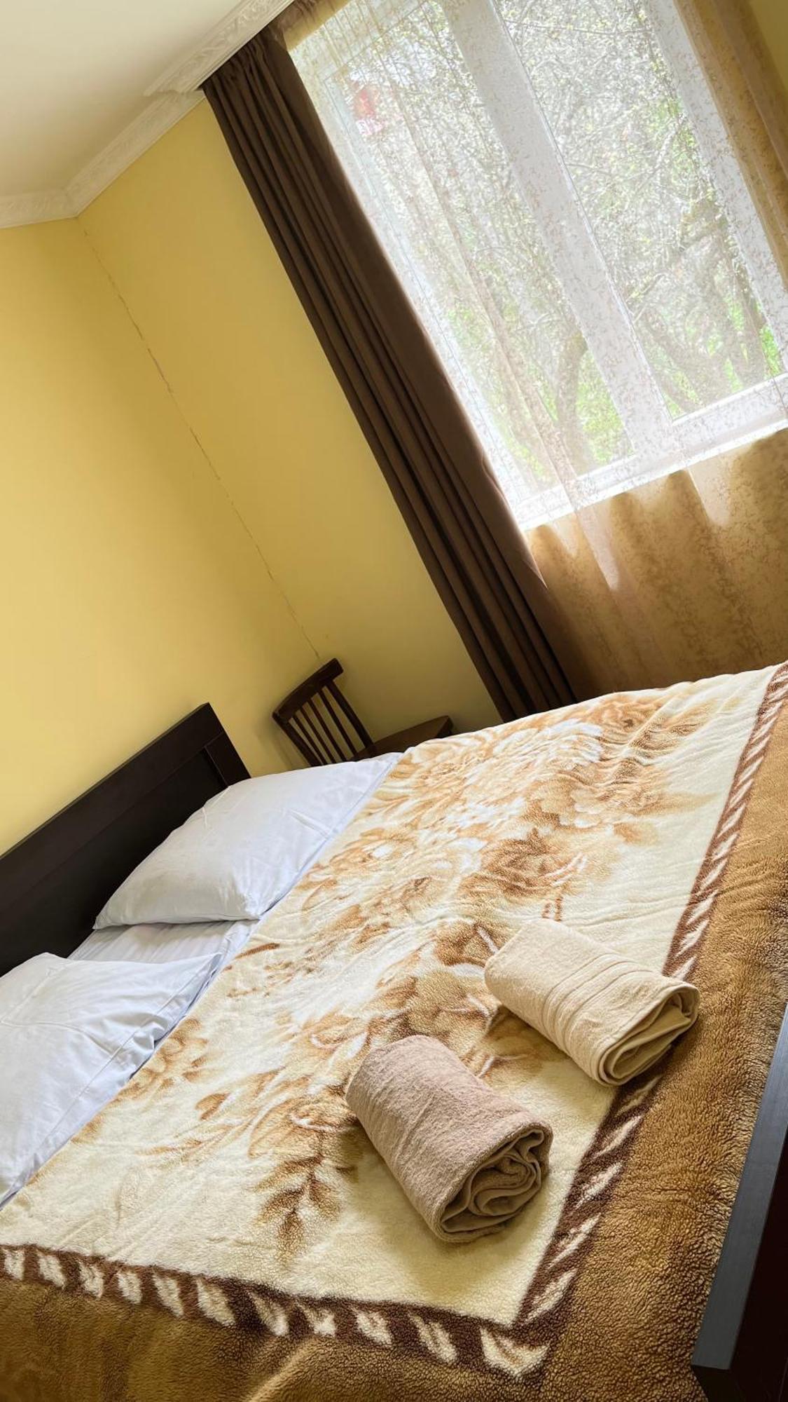 Ciuri'S Guesthouse Zhabeshi Exterior photo