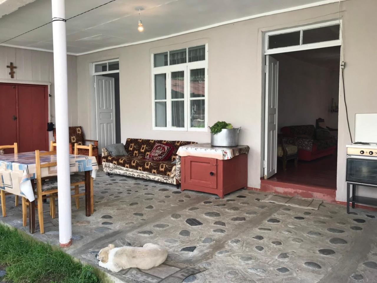Ciuri'S Guesthouse Zhabeshi Exterior photo